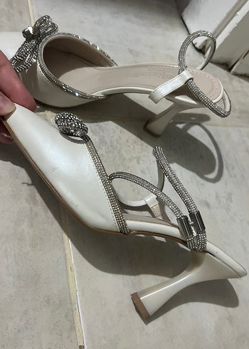 Beyaz Taşlı Tokalı Stiletto Kadın Abiye Ayakkabı - Görsel 3