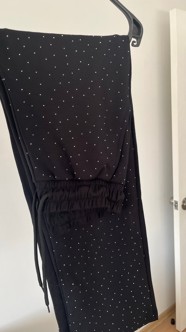 Taşlı Siyah Desenli Rahat Kesim Pantolonu - Görsel 3