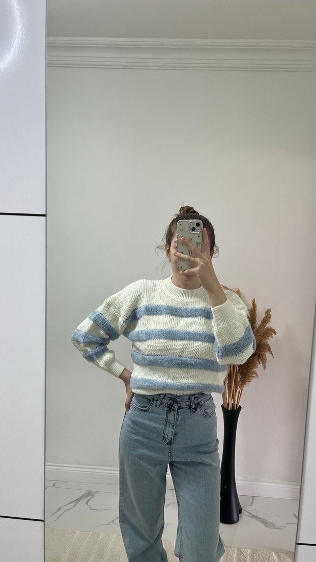 Mavi Beyaz Çizgili Örgü Kadın Kazak - Görsel 2