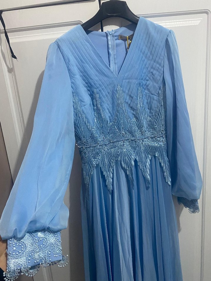 Mavi Uzun Kollu Nakışlı Pilili Abiye Elbise - Görsel 4