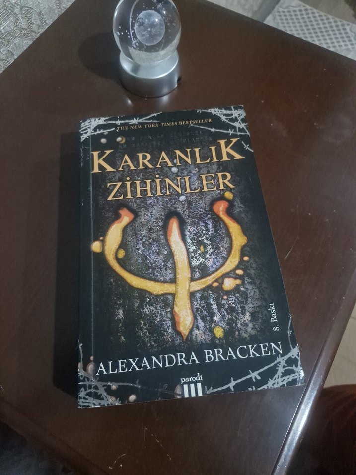Alexandra Bracken - Karanlığın İçinden & Buz Kapanı - Görsel 3