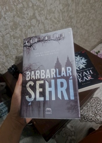 Barbarlar Şehri ve Siyah Kar Romanları - Görsel 2