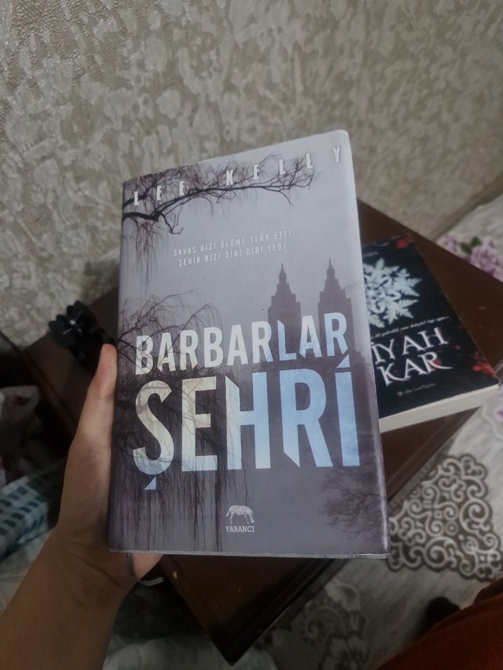 Barbarlar Şehri ve Siyah Kar Romanları - Görsel 2