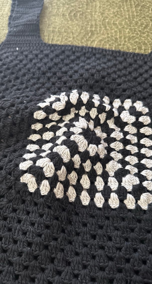 Gri Nakışlı siyah crop örme - Görsel 2