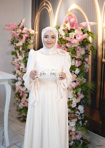 Uzun Kollu Beyaz Drapeli Tesettür Abiye - Görsel 2