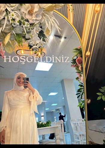 Uzun Kollu Beyaz Drapeli Tesettür Abiye - Görsel 3