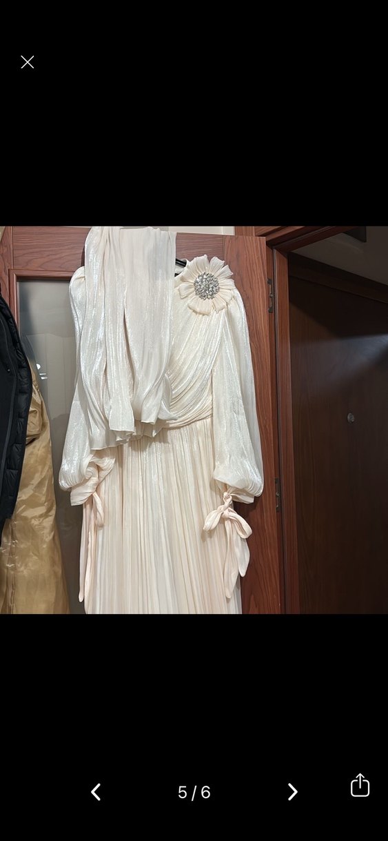 Uzun Kollu Beyaz Drapeli Tesettür Abiye - Görsel 5