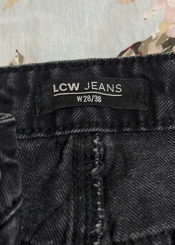 Siyah Kemerli Rahat Kesim Kadın Kot Pantolon - Görsel 3