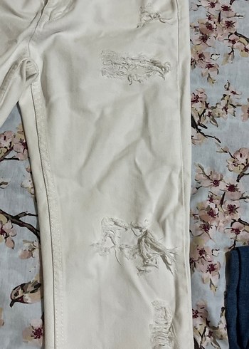 Düğmeli Beyaz Rahat Kesim Kadın Kot Pantolon - Görsel 4