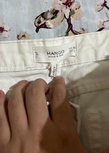 Düğmeli Beyaz Rahat Kesim Kadın Kot Pantolon - Görsel 2