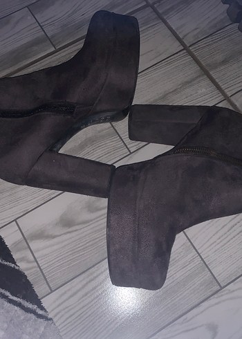 Kahverengi Süet Dolgu Topuklu Kadın Bot - Görsel 4