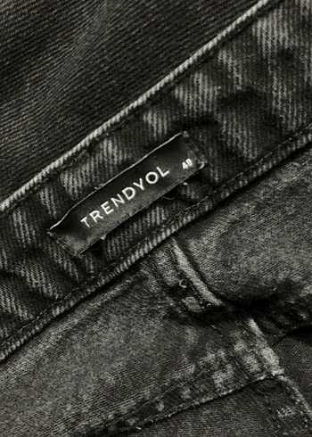 Siyah Yırtmaçlı Bol Kesim Kadın Kot Pantolon - Görsel 4