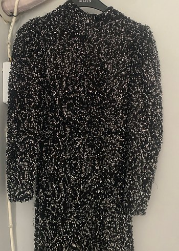 Uzun Kollu Siyah Yılan Desenli Midi Elbise - Görsel 3