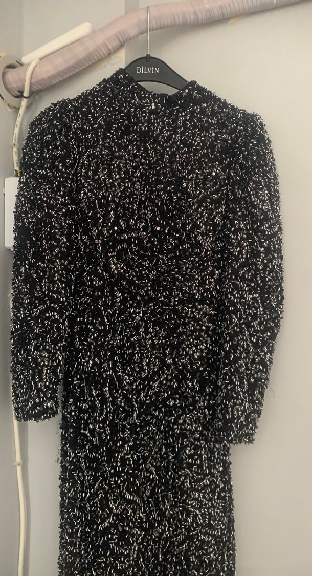 Uzun Kollu Siyah Yılan Desenli Midi Elbise - Görsel 3