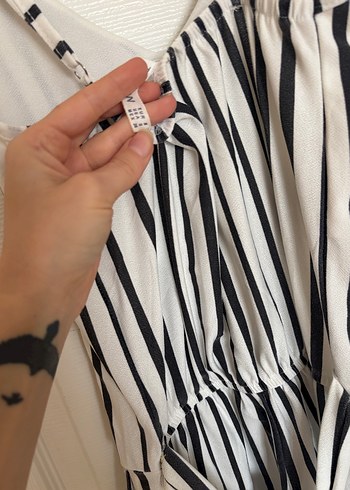 Çizgili V Yaka Kadın Tulum - Görsel 3