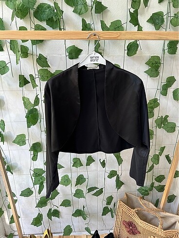 Siyah saten bolero