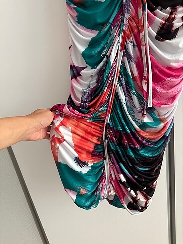 Mini büzgülü elbise - Görsel 4