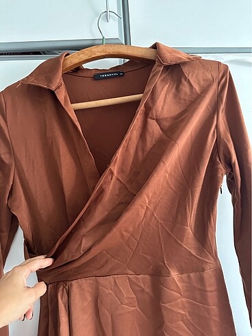 Trendyol kahverengi saten elbise - Görsel 9