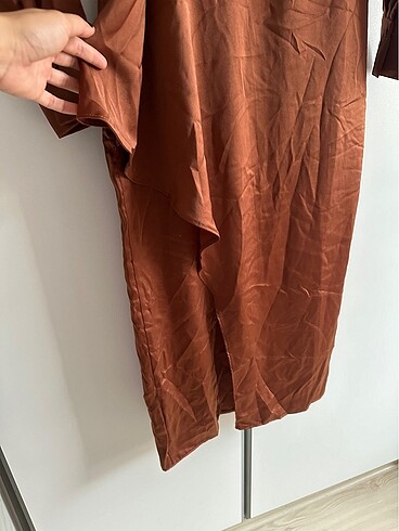 Trendyol kahverengi saten elbise - Görsel 13