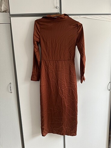 Trendyol kahverengi saten elbise - Görsel 11