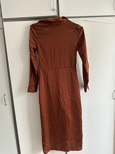 Trendyol kahverengi saten elbise - Görsel 10