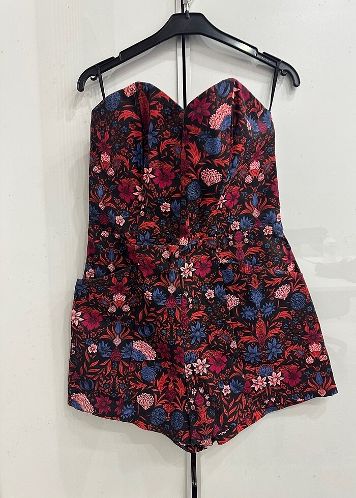 Şortlu parti elbisesi - Görsel 3