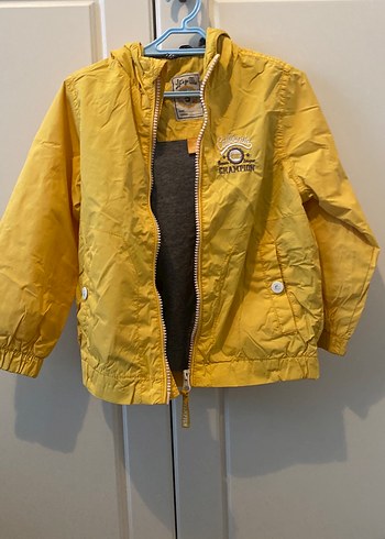 Erkek Çocuk Sarı Düğmeli Yağmurluk - Görsel 3