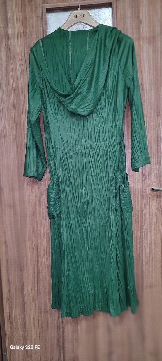 Uzun Yeşil Kadın Yağmurluk - Görsel 2