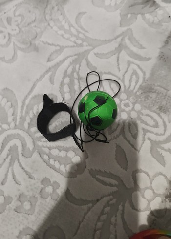 ele bağlayıp bir yere kaçmadan oynanan top - Görsel 6