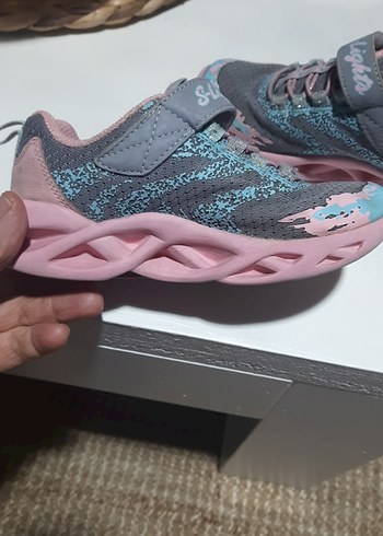 skechers Kız Çocuk Pembe Gri Yılan Desenli S-Lights Spor Ayakkab - Görsel 3