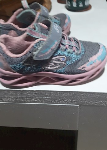 skechers Kız Çocuk Pembe Gri Yılan Desenli S-Lights Spor Ayakkab - Görsel 6