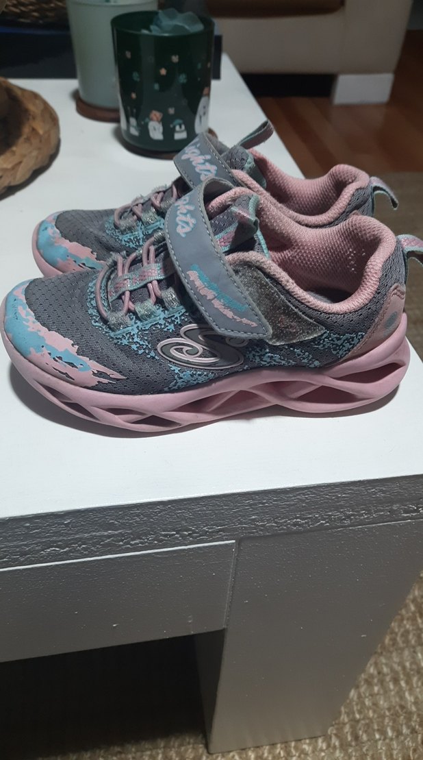 skechers Kız Çocuk Pembe Gri Yılan Desenli S-Lights Spor Ayakkab - Görsel 2