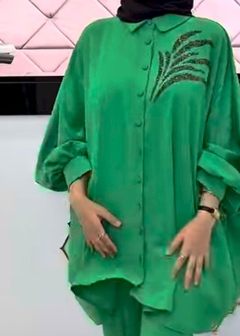 Yeşil İpek Görünümlü İşlemeli Kadın Takım - Görsel 5