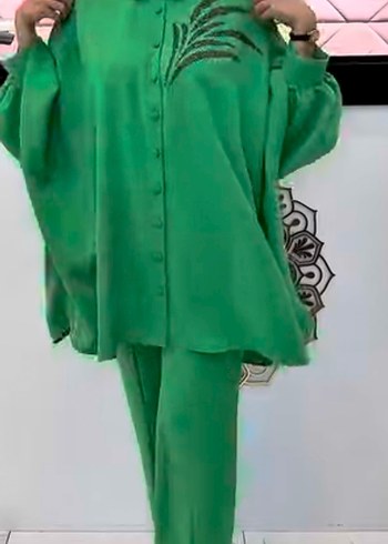 Yeşil İpek Görünümlü İşlemeli Kadın Takım - Görsel 2