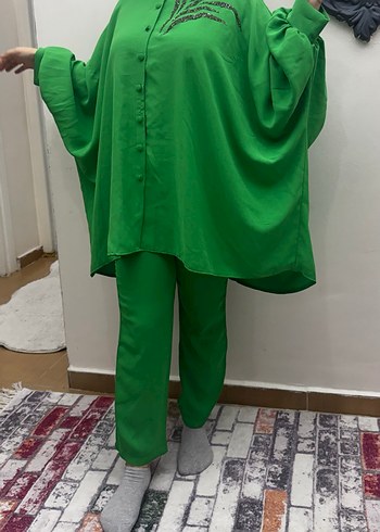Yeşil İpek Görünümlü İşlemeli Kadın Takım - Görsel 9