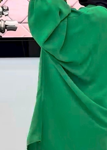 Yeşil İpek Görünümlü İşlemeli Kadın Takım - Görsel 3