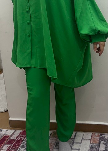 Yeşil İpek Görünümlü İşlemeli Kadın Takım - Görsel 8
