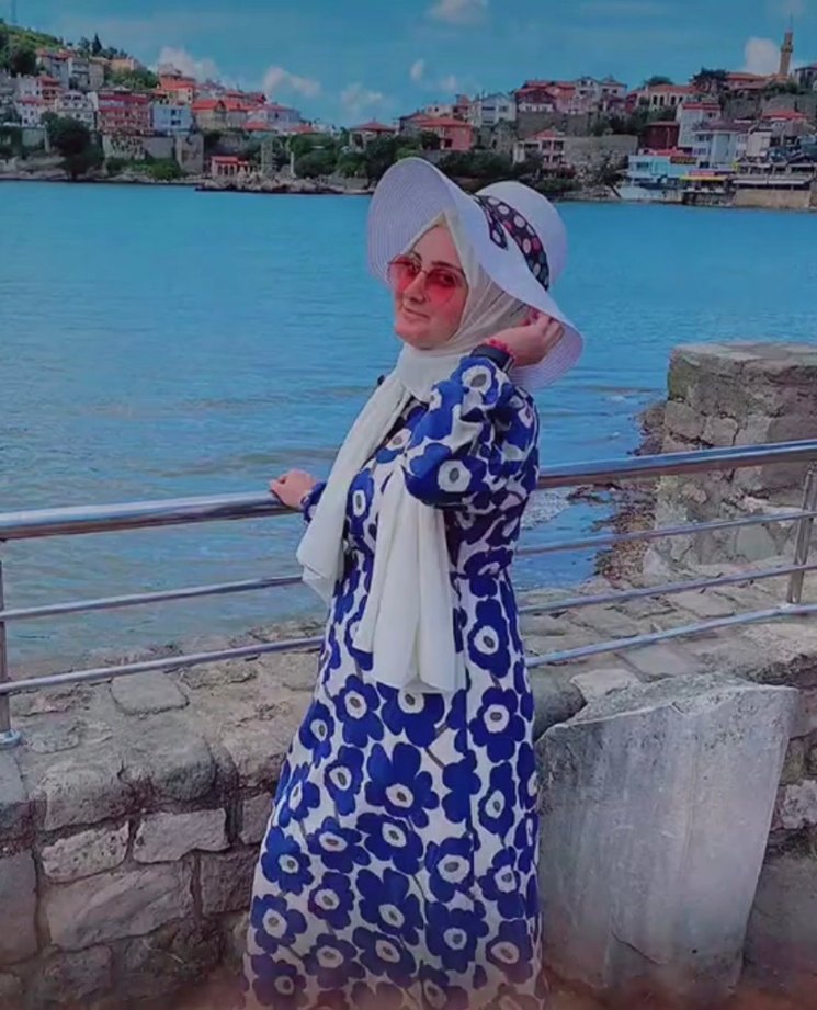 Uzun Siyah Çiçek Desenli Kemerli Elbise - Görsel 3