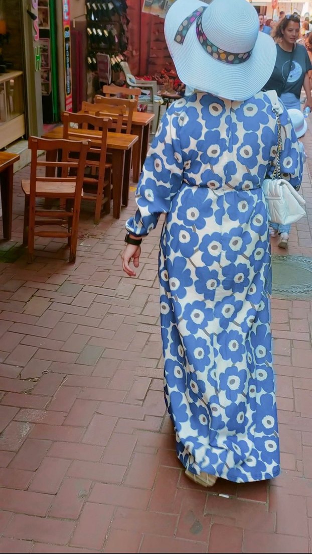 Uzun Siyah Çiçek Desenli Kemerli Elbise - Görsel 2