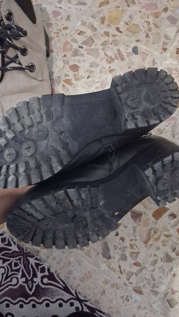 Siyah Deri Zincirli ve Tokalı Kadın Bot - Görsel 3