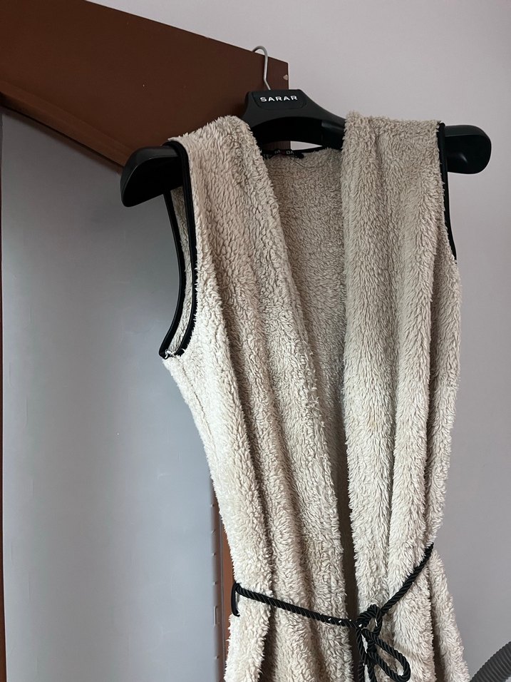 Bej Uzun Kollarsız Kadın yünlü yumoş yelek - Görsel 2