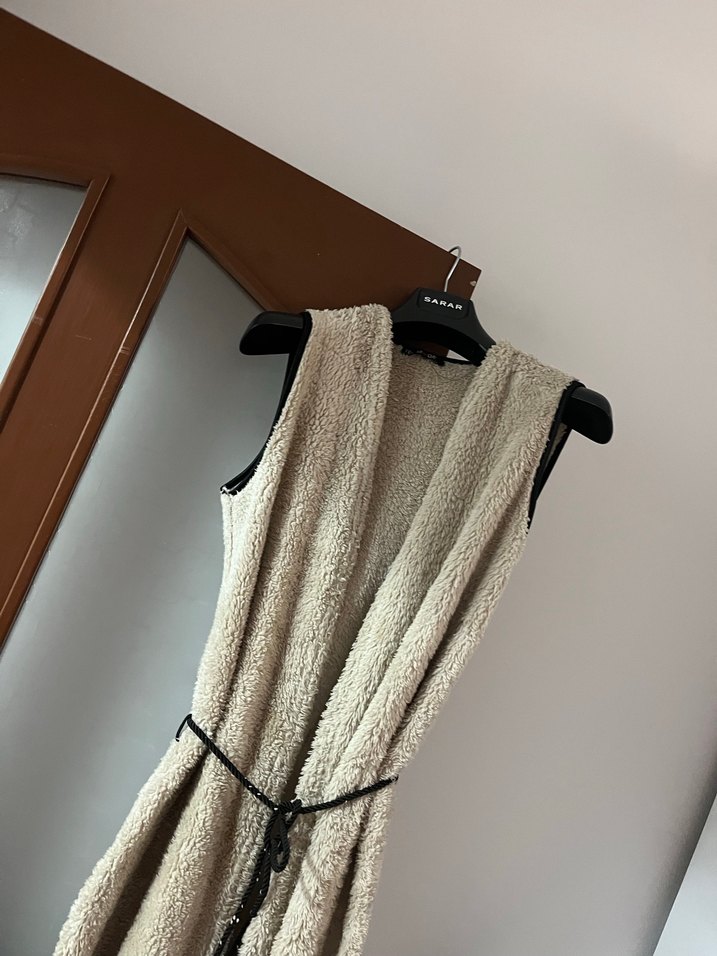 Bej Uzun Kollarsız Kadın yünlü yumoş yelek - Görsel 3