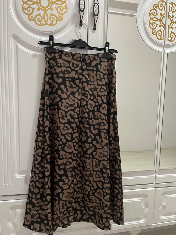 Drapeli Kahverengi Yılan Desenli Uzun Etek - Görsel 3