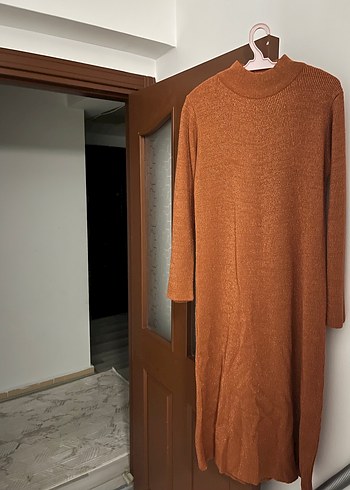 Kahverengi Yüksek Yakalı Örgü Kadın bilek üstü elbise - Görsel 2