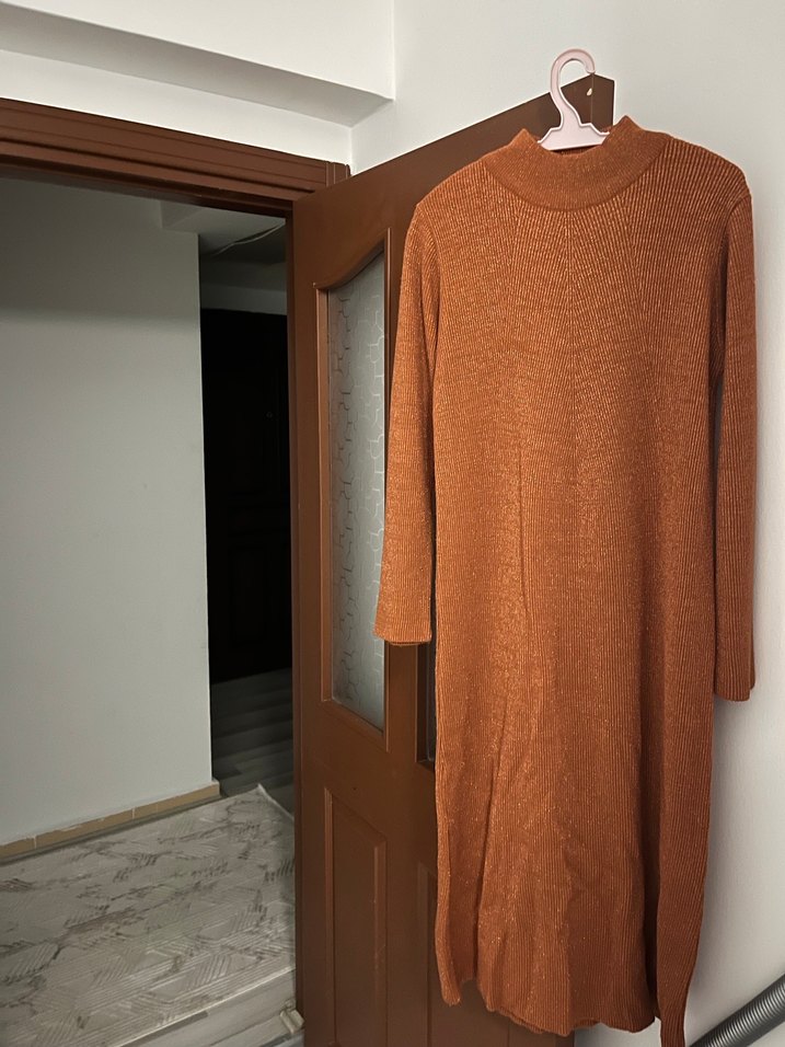 Kahverengi Yüksek Yakalı Örgü Kadın bilek üstü elbise - Görsel 2