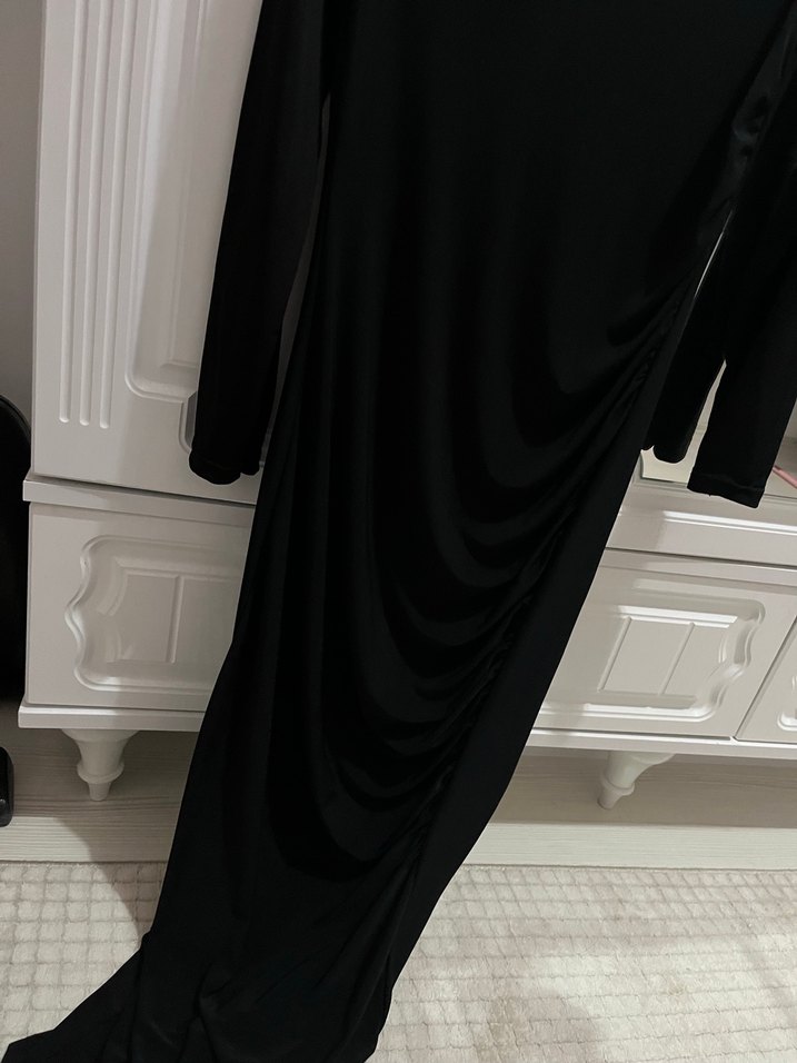Siyah Uzun Kollu Drapeli Uzun Elbise - Görsel 2