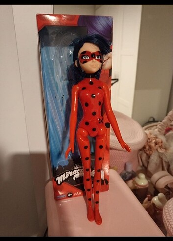 Lady bug uğur böceği kız