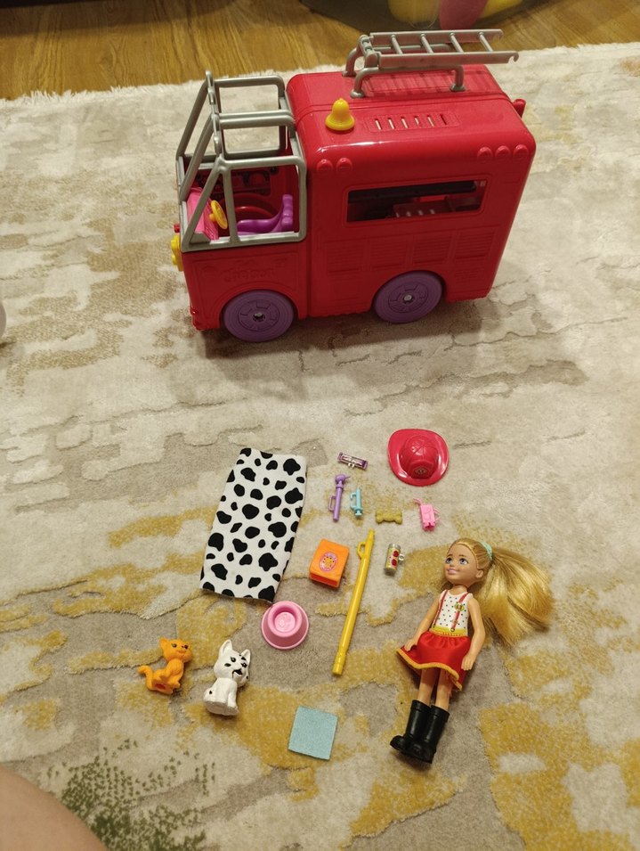 Renkli Oyuncak İtfaiye Aracı ve Bebek Seti - Görsel 2