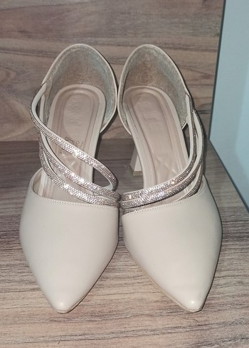 Bej Deri Stiletto Yılan Desenli Bağcıklı Kadın Ayakkabı - Görsel 2