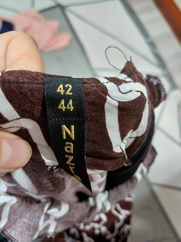 Zincir Desenli Uzun Kahverengi Elbise - Görsel 3